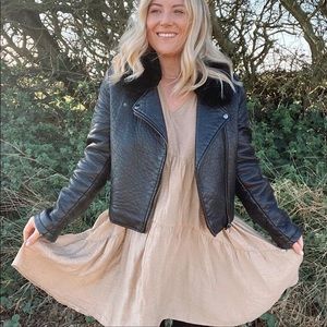 Wide-cut Tiered H&M DRESS -NWT A-line raglan sleeved beige tan cream